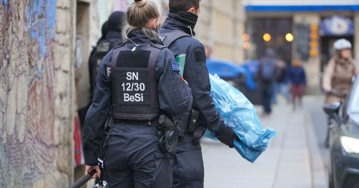 Durchsuchungen In Der Dresdner Neustadt Polizei Im Einsatz